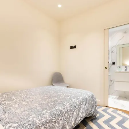 Luxury Guggenheim Museum Apartman *